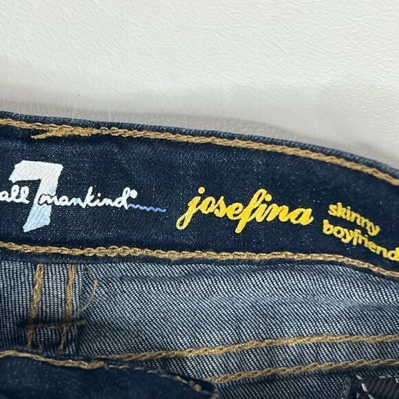 7 of All Mankind | NWT Josefina Feminine Boyfriend Jeans with Whispering Effect - Picture 3 of 7